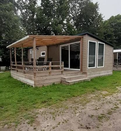 Chalet 2 Landgoedcamping Nienoord In Leek エクステリア 写真