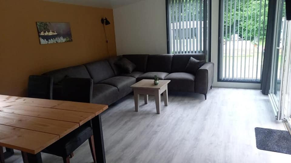 Chalet 2 Landgoedcamping Nienoord In Leek エクステリア 写真