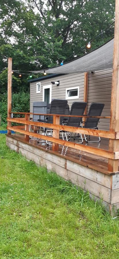 Chalet 2 Landgoedcamping Nienoord In Leek エクステリア 写真