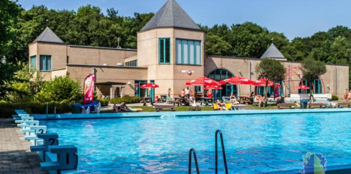 Chalet 2 Landgoedcamping Nienoord In Leek エクステリア 写真
