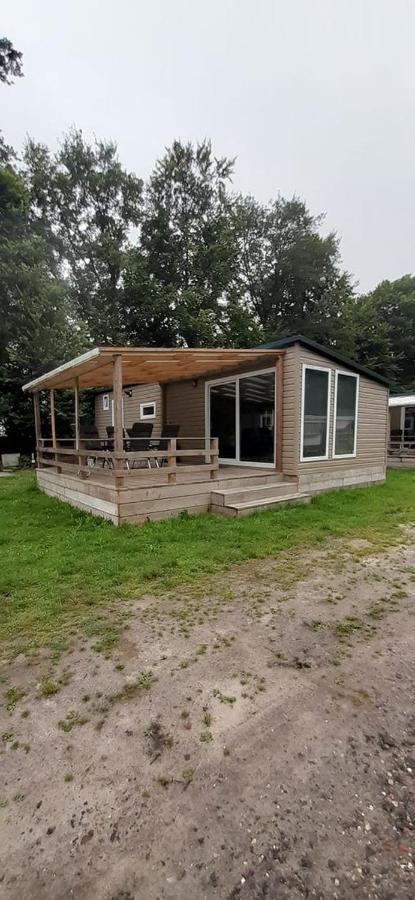 Chalet 2 Landgoedcamping Nienoord In Leek エクステリア 写真